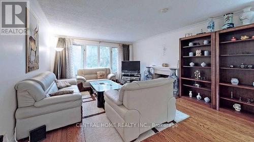 40 Sumner Heights Drive, Toronto (Bayview Village), ON - Indoor Photo Showing Living Room