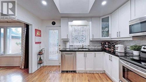 40 Sumner Heights Drive, Toronto (Bayview Village), ON - Indoor Photo Showing Kitchen With Upgraded Kitchen