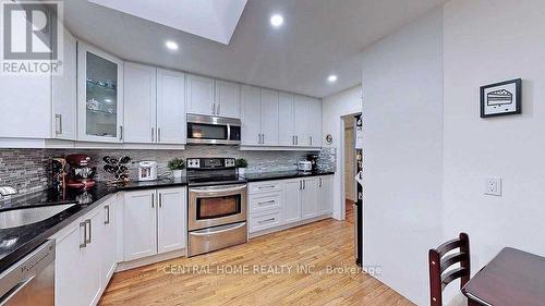 40 Sumner Heights Drive, Toronto (Bayview Village), ON - Indoor Photo Showing Kitchen