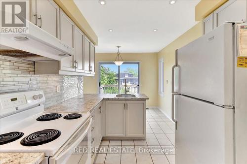 41 Macmillan Crescent, Barrie (Painswick North), ON - Indoor Photo Showing Kitchen