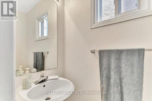 41 Macmillan Crescent, Barrie, ON - Indoor Photo Showing Bathroom