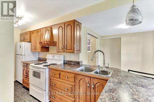 41 Macmillan Crescent, Barrie (Painswick North), ON - Indoor Photo Showing Kitchen With Double Sink