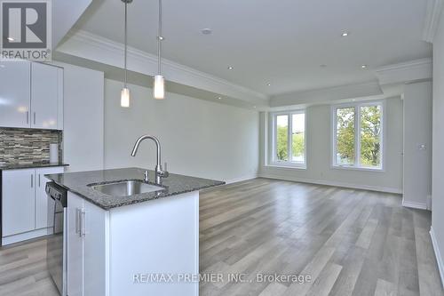 147 - 50 Carnation Avenue, Toronto (Long Branch), ON - Indoor Photo Showing Kitchen With Upgraded Kitchen