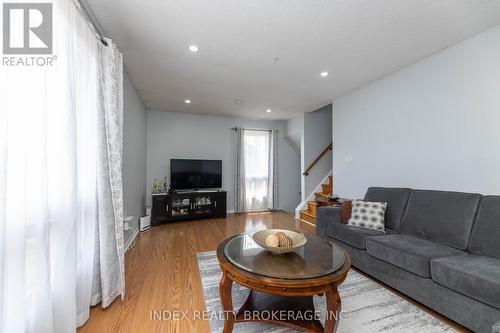 15 Franca Crescent, Toronto (Mount Olive-Silverstone-Jamestown), ON - Indoor Photo Showing Dining Room