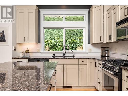 661 Mt. York Drive, Coldstream, BC - Indoor Photo Showing Kitchen