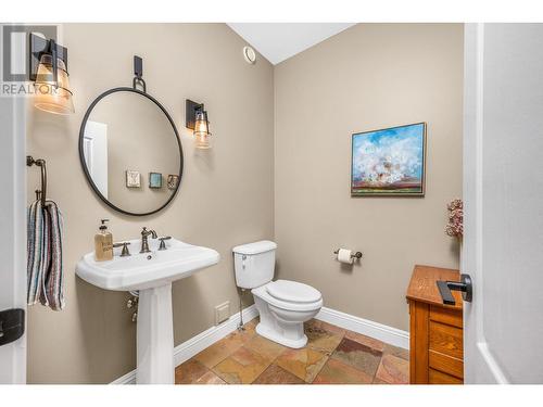 661 Mt. York Drive, Coldstream, BC - Indoor Photo Showing Bathroom