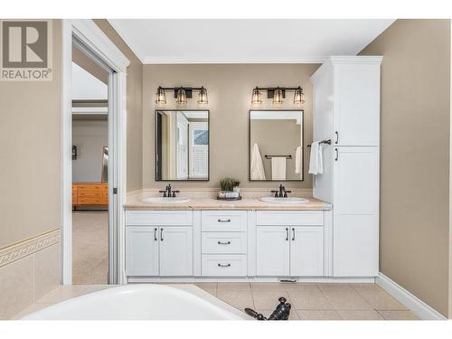 661 Mt. York Drive, Coldstream, BC - Indoor Photo Showing Bathroom