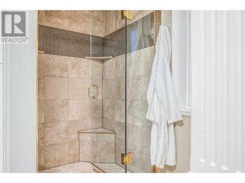 661 Mt. York Drive, Coldstream, BC - Indoor Photo Showing Bathroom