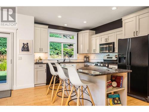 661 Mt. York Drive, Coldstream, BC - Indoor Photo Showing Kitchen