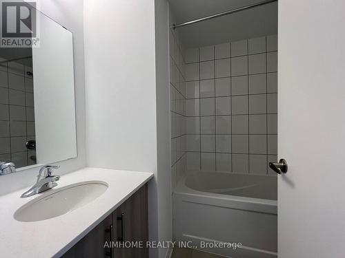 26 - 100 Bartley Drive, Toronto, ON - Indoor Photo Showing Bathroom