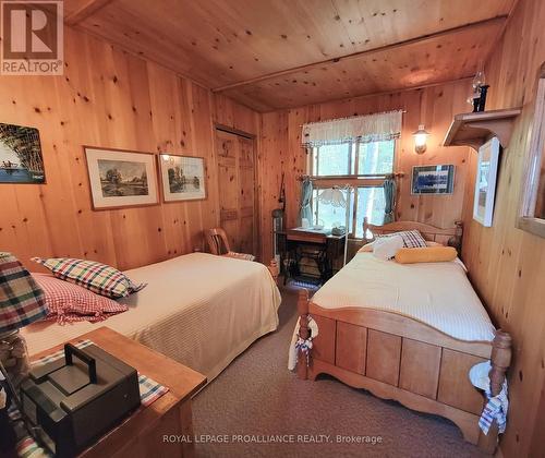 890 Mazinaw Lake, Addington Highlands, ON - Indoor Photo Showing Bedroom