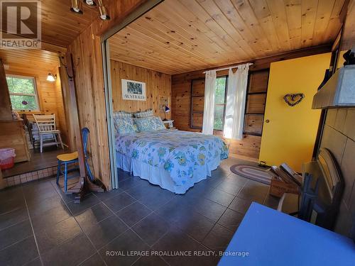 890 Mazinaw Lake, Addington Highlands, ON - Indoor Photo Showing Bedroom