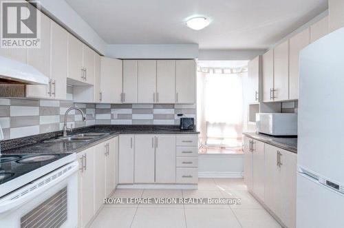 79 - 248 John Garland Boulevard W, Toronto (West Humber-Clairville), ON - Indoor Photo Showing Kitchen With Double Sink