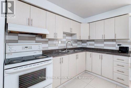 79 - 248 John Garland Boulevard W, Toronto (West Humber-Clairville), ON - Indoor Photo Showing Kitchen With Double Sink