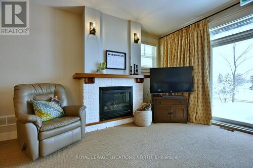 117 - 125 Fairway Court, Blue Mountains, ON - Indoor Photo Showing Living Room With Fireplace