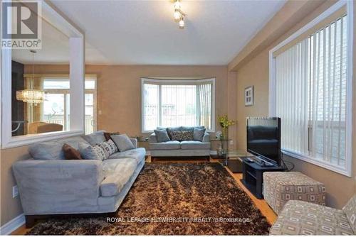 37 Blue Diamond Drive, Brampton (Bramalea North Industrial), ON - Indoor Photo Showing Living Room