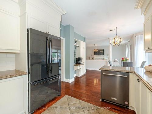 38 Sandringham Dr, Barrie, ON - Indoor Photo Showing Kitchen