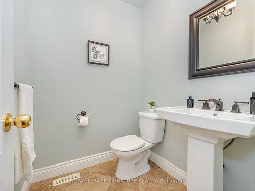 38 Sandringham Dr, Barrie, ON - Indoor Photo Showing Bathroom