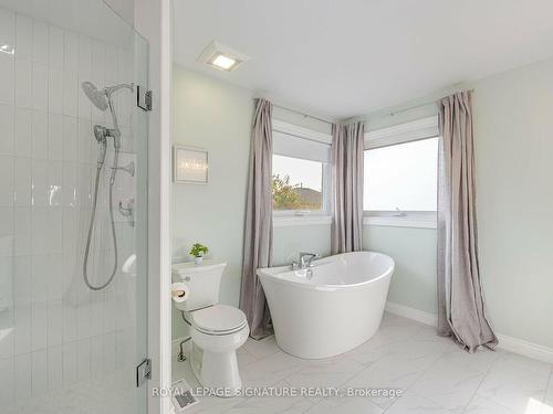 38 Sandringham Dr, Barrie, ON - Indoor Photo Showing Bathroom