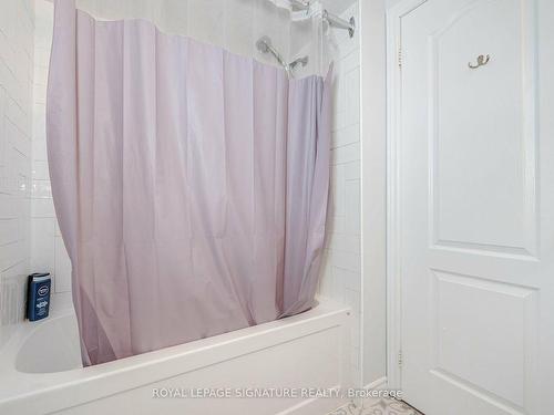 38 Sandringham Dr, Barrie, ON - Indoor Photo Showing Bathroom