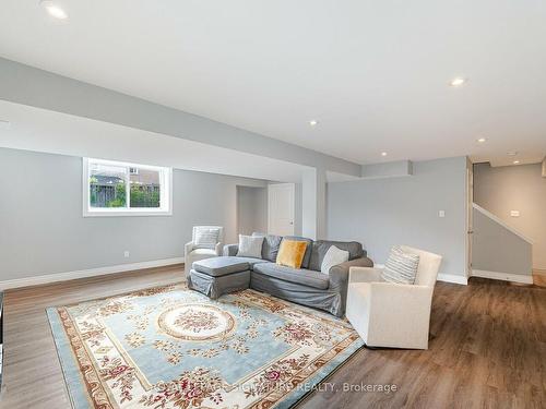 38 Sandringham Dr, Barrie, ON - Indoor Photo Showing Living Room