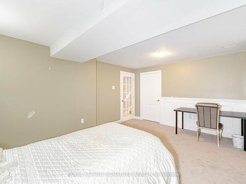 38 Sandringham Dr, Barrie, ON - Indoor Photo Showing Bedroom