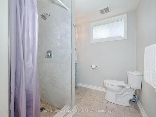 38 Sandringham Dr, Barrie, ON - Indoor Photo Showing Bathroom