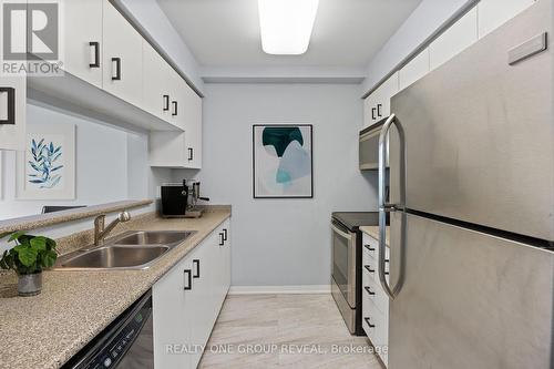 628 - 650 Lawrence Avenue W, Toronto (Englemount-Lawrence), ON - Indoor Photo Showing Kitchen With Double Sink