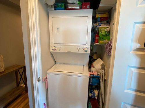 1209-215 Queen St E, Brampton, ON - Indoor Photo Showing Laundry Room