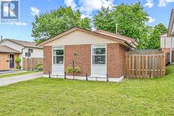 30 HOPEWELL CRESCENT  Hamilton (Stoney Creek), ON L8J 1P4