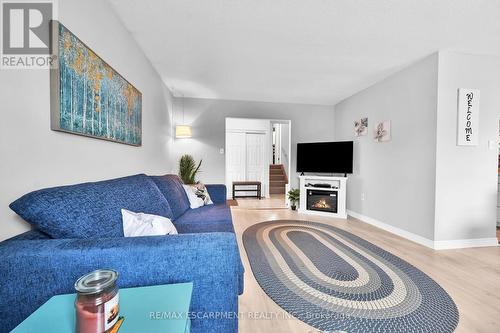 30 Hopewell Crescent, Hamilton (Stoney Creek), ON - Indoor Photo Showing Living Room