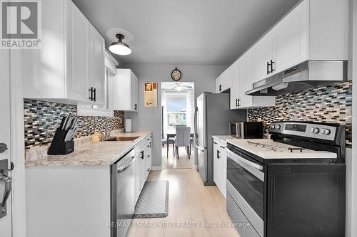 30 Hopewell Crescent, Hamilton (Stoney Creek), ON - Indoor Photo Showing Kitchen With Upgraded Kitchen