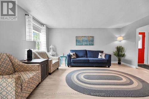 30 Hopewell Crescent, Hamilton (Stoney Creek), ON - Indoor Photo Showing Living Room