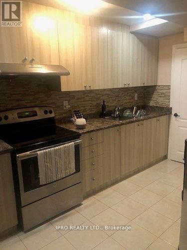 Bsmt - 18 Kippen Court, Brampton, ON - Indoor Photo Showing Kitchen