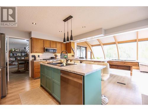 8516 32Nd Avenue, Osoyoos, BC - Indoor Photo Showing Kitchen With Double Sink