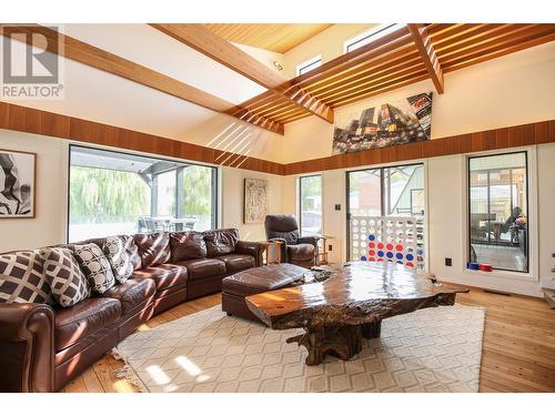 8516 32Nd Avenue, Osoyoos, BC - Indoor Photo Showing Living Room