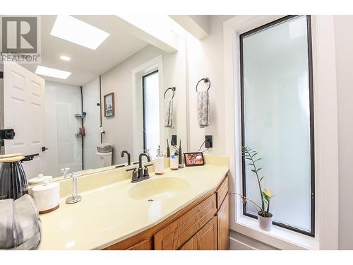 8516 32Nd Avenue, Osoyoos, BC - Indoor Photo Showing Bathroom