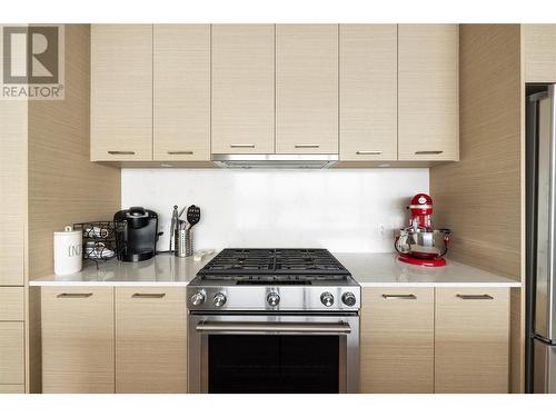 1191 Sunset Drive Unit# 2704, Kelowna, BC - Indoor Photo Showing Kitchen