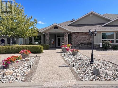 2365 Stillingfleet Road Unit# 10, Kelowna, BC - Outdoor With Facade