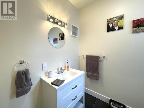 1916 Fort Sheppard  Drive, Nelson, BC - Indoor Photo Showing Bathroom