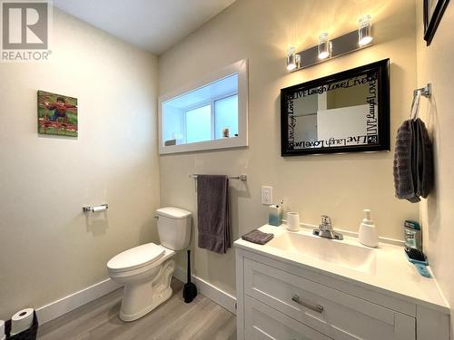 1916 Fort Sheppard  Drive, Nelson, BC - Indoor Photo Showing Bathroom