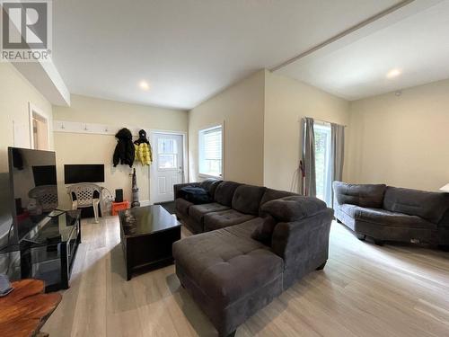 1916 Fort Sheppard  Drive, Nelson, BC - Indoor Photo Showing Living Room