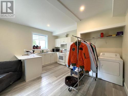 1916 Fort Sheppard  Drive, Nelson, BC - Indoor Photo Showing Laundry Room