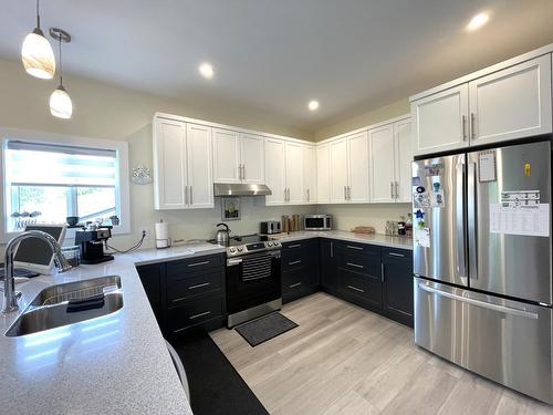 1916 Fort Sheppard Drive, Nelson, BC - Indoor Photo Showing Kitchen With Stainless Steel Kitchen With Double Sink