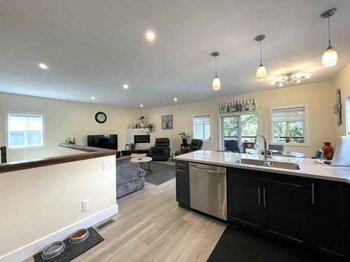 1916 Fort Sheppard Drive, Nelson, BC - Indoor Photo Showing Kitchen With Double Sink