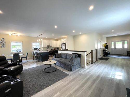 1916 Fort Sheppard Drive, Nelson, BC - Indoor Photo Showing Living Room