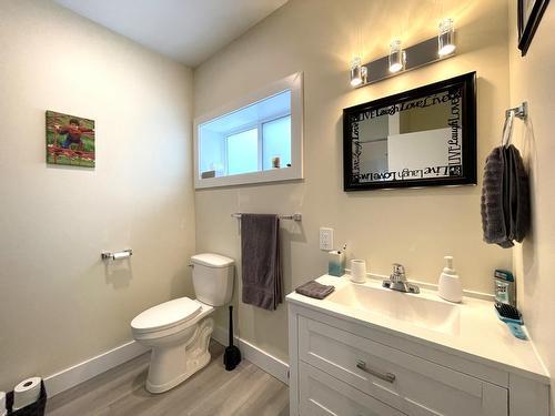 1916 Fort Sheppard Drive, Nelson, BC - Indoor Photo Showing Bathroom