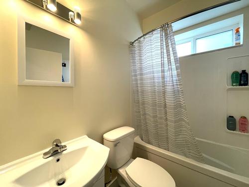 1916 Fort Sheppard Drive, Nelson, BC - Indoor Photo Showing Bathroom