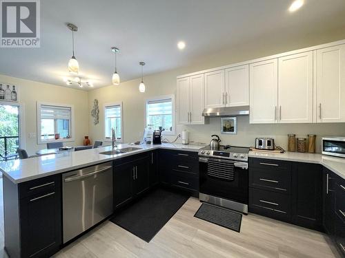 1916 Fort Sheppard  Drive, Nelson, BC - Indoor Photo Showing Kitchen With Upgraded Kitchen