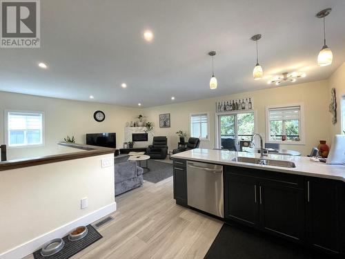 1916 Fort Sheppard  Drive, Nelson, BC - Indoor Photo Showing Kitchen With Double Sink